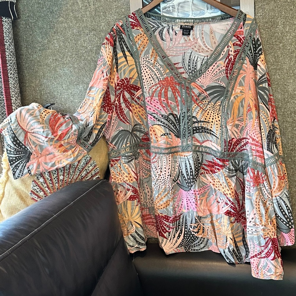 Evans Plus Sz 26/28 Tropical Palm Leaf Lace Trim V-Neck Bell Sleeve Blouse Boho